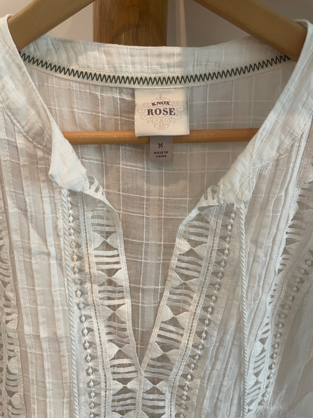 Knox Rose Short-Sleeve V-Neck Shift Dress - Picture 2 of 4